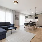 Apartments, Quiet With Free Parking And Ac. דירה טאלין