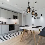 דירה Apartments, Quiet With Free Parking And Ac. *