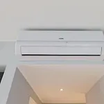 Apartments, Quiet With Free Parking And Ac.