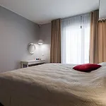 Apartments, Quiet With Free Parking And Ac. *
