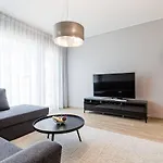 Apartments, Quiet With Free Parking And Ac. *