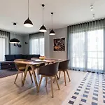 Apartments, Quiet With Free Parking And Ac. דירה טאלין