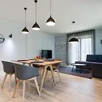 Apartments, Quiet With Free Parking And Ac. דירה טאלין