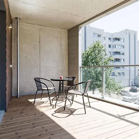 Apartments, Quiet With Free Parking And Ac. *