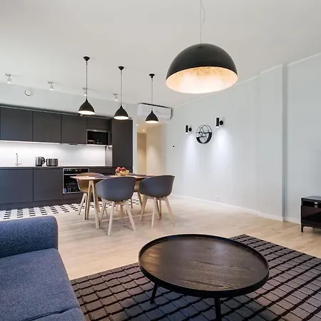 Apartments, Quiet With Free Parking And Ac.