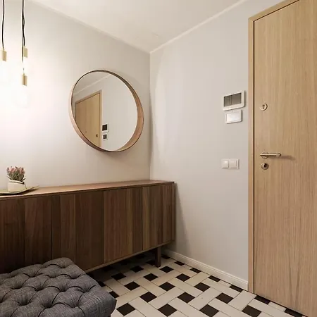 Apartments, Quiet With Free Parking And Ac.