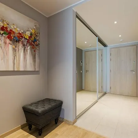 Daire Apartments, Quiet With Free Parking And Ac.