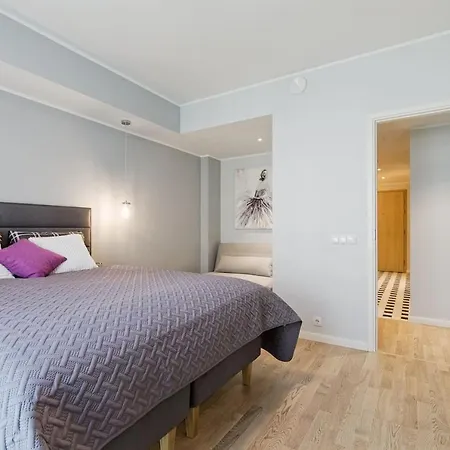 Apartments, Quiet With Free Parking And Ac.