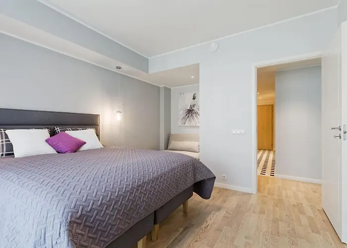 Apartments, Quiet With Free Parking And Ac.