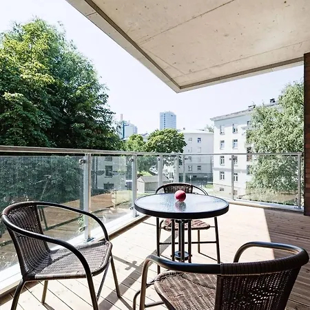 Apartments, Quiet With Free Parking And Ac. *