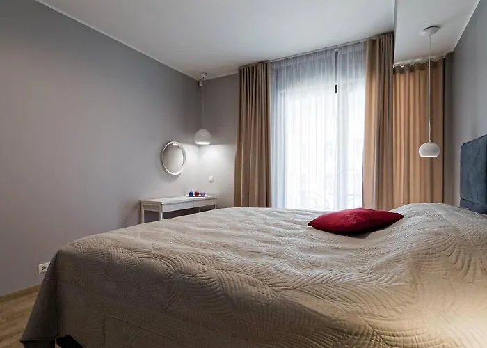 Apartments, Quiet With Free Parking And Ac. *